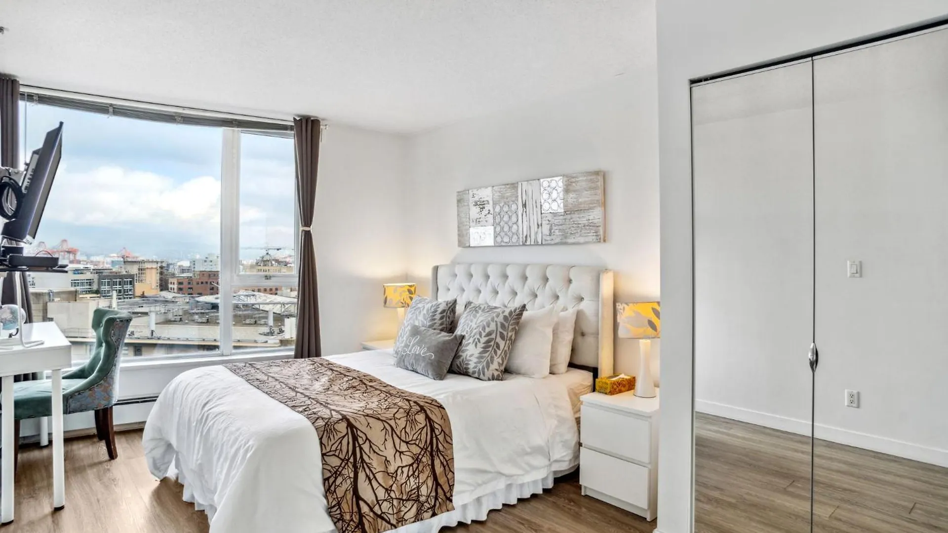 The Altitude,Luxury At Its Best Vancouver 0*,