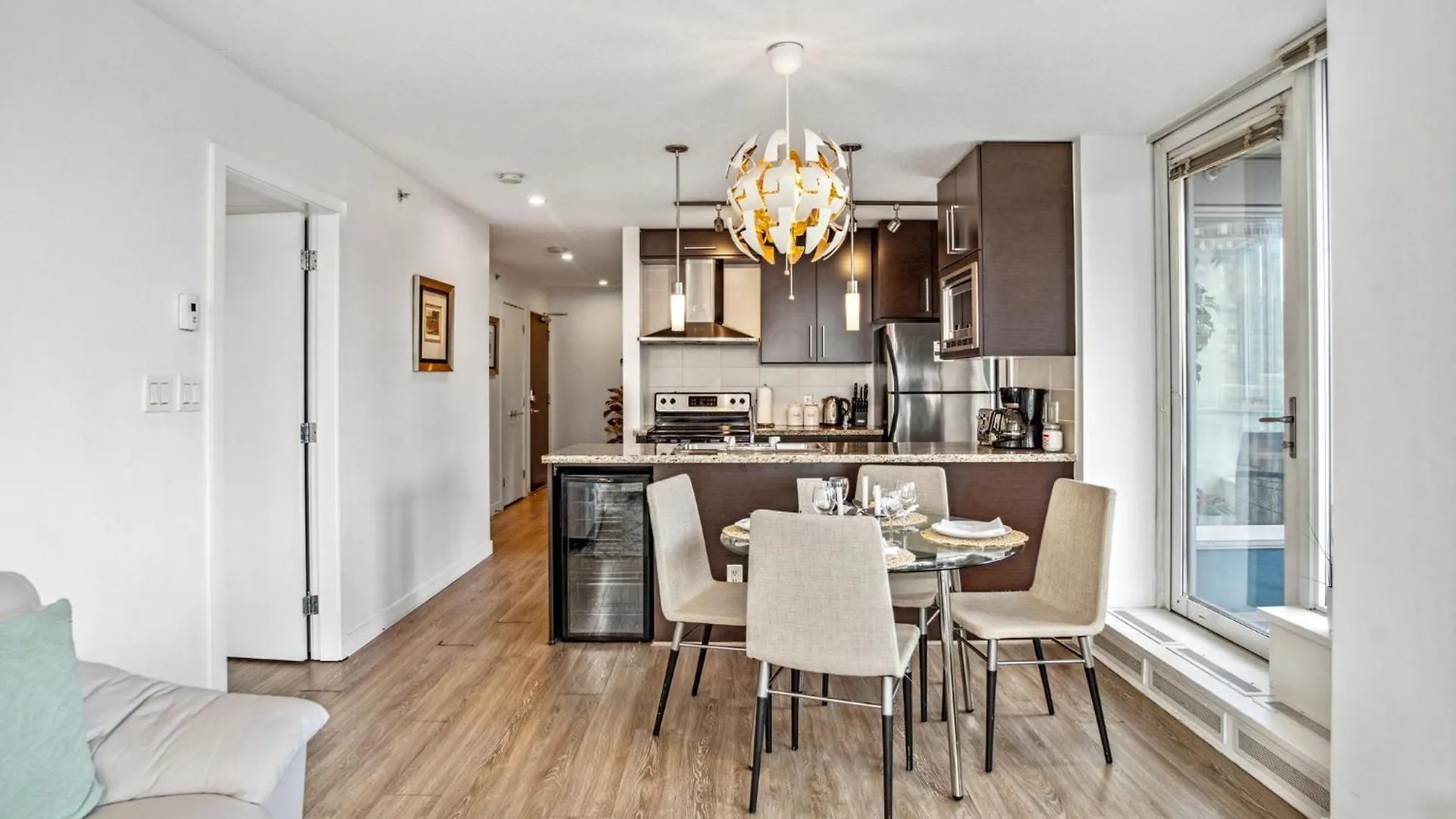 Apartment The Altitude,Luxury At Its Best Vancouver Canada