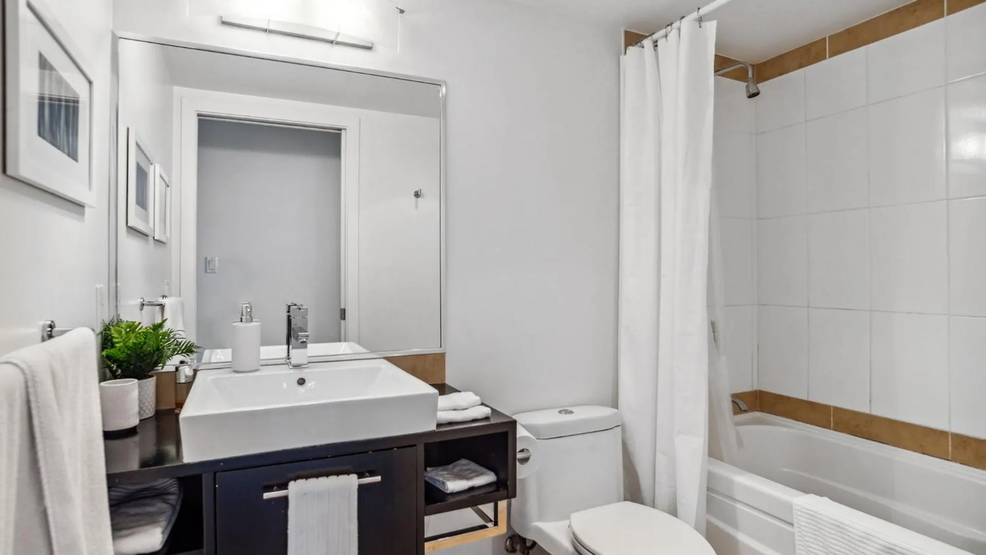 Apartment The Altitude,Luxury At Its Best Vancouver