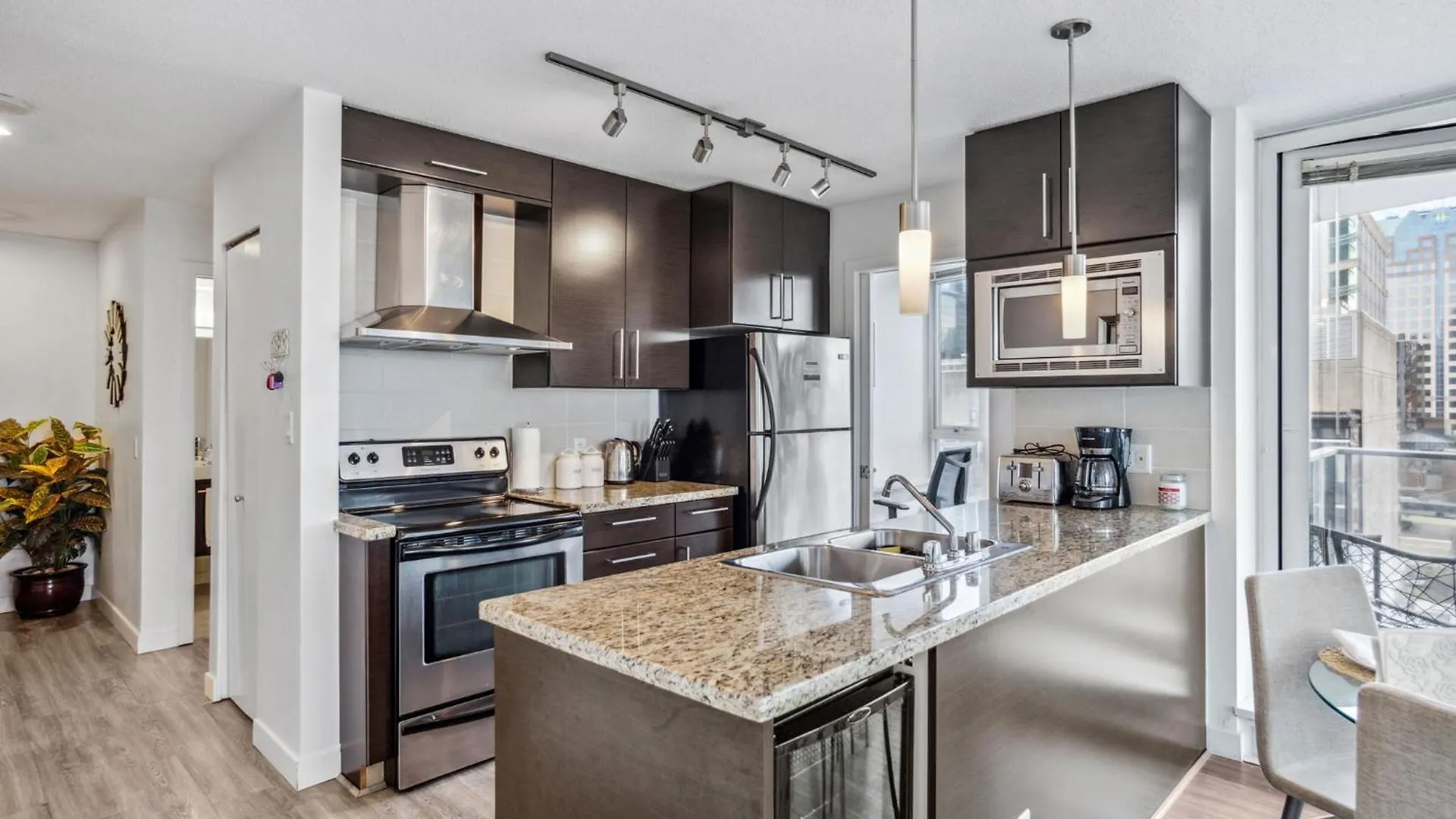 The Altitude,Luxury At Its Best Vancouver Apartment