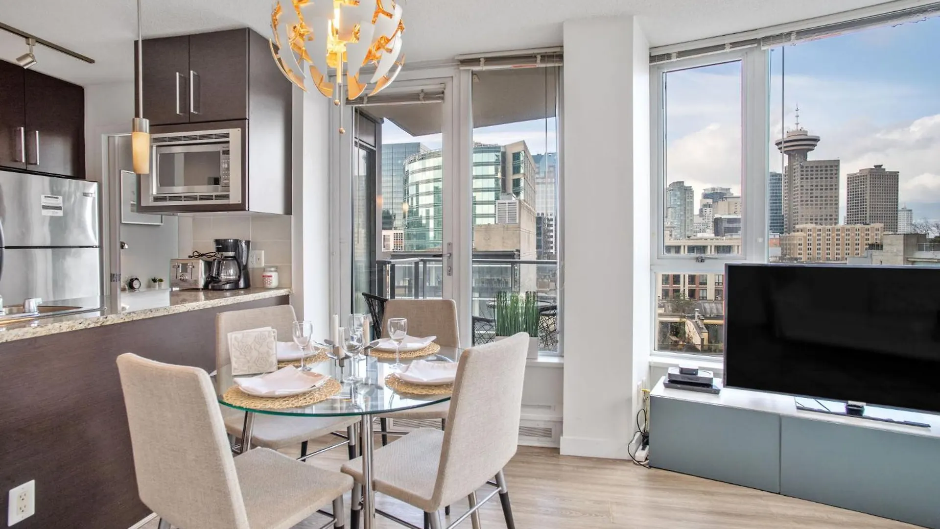 The Altitude,Luxury At Its Best Vancouver Canada