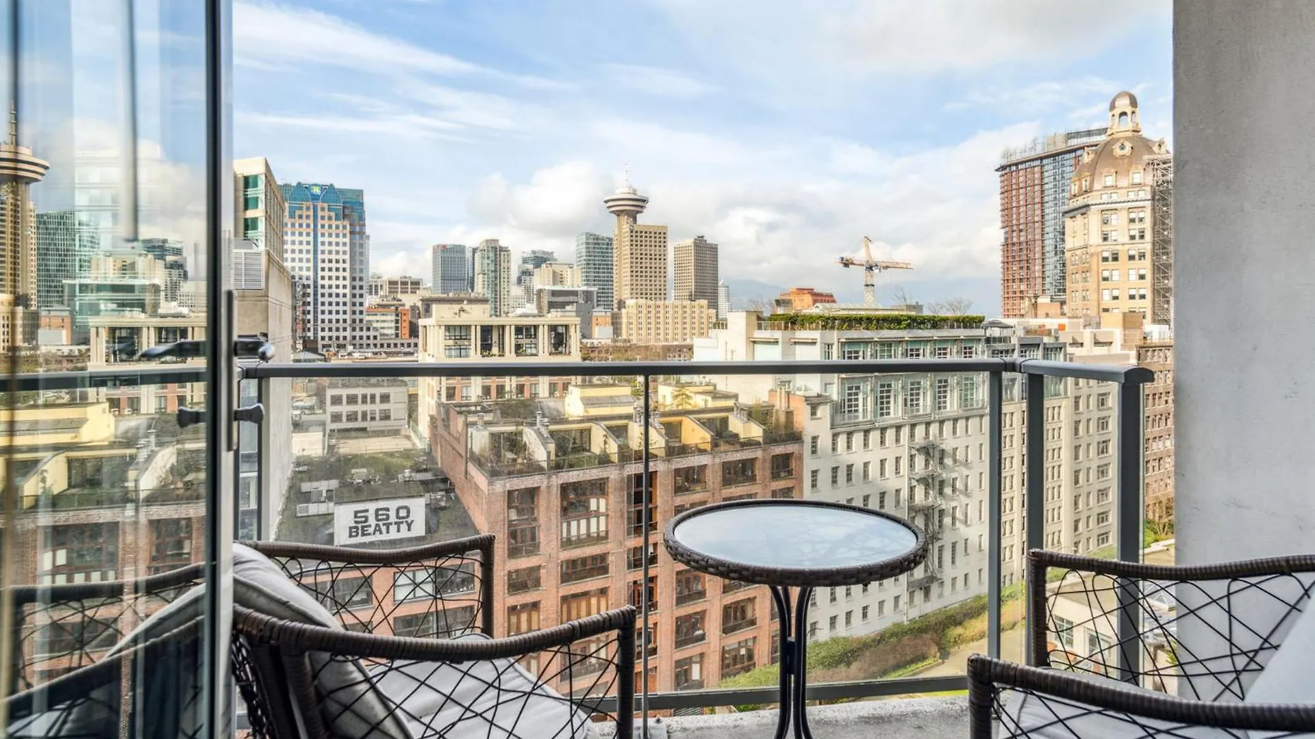 The Altitude,Luxury At Its Best Vancouver 0*,  Canada