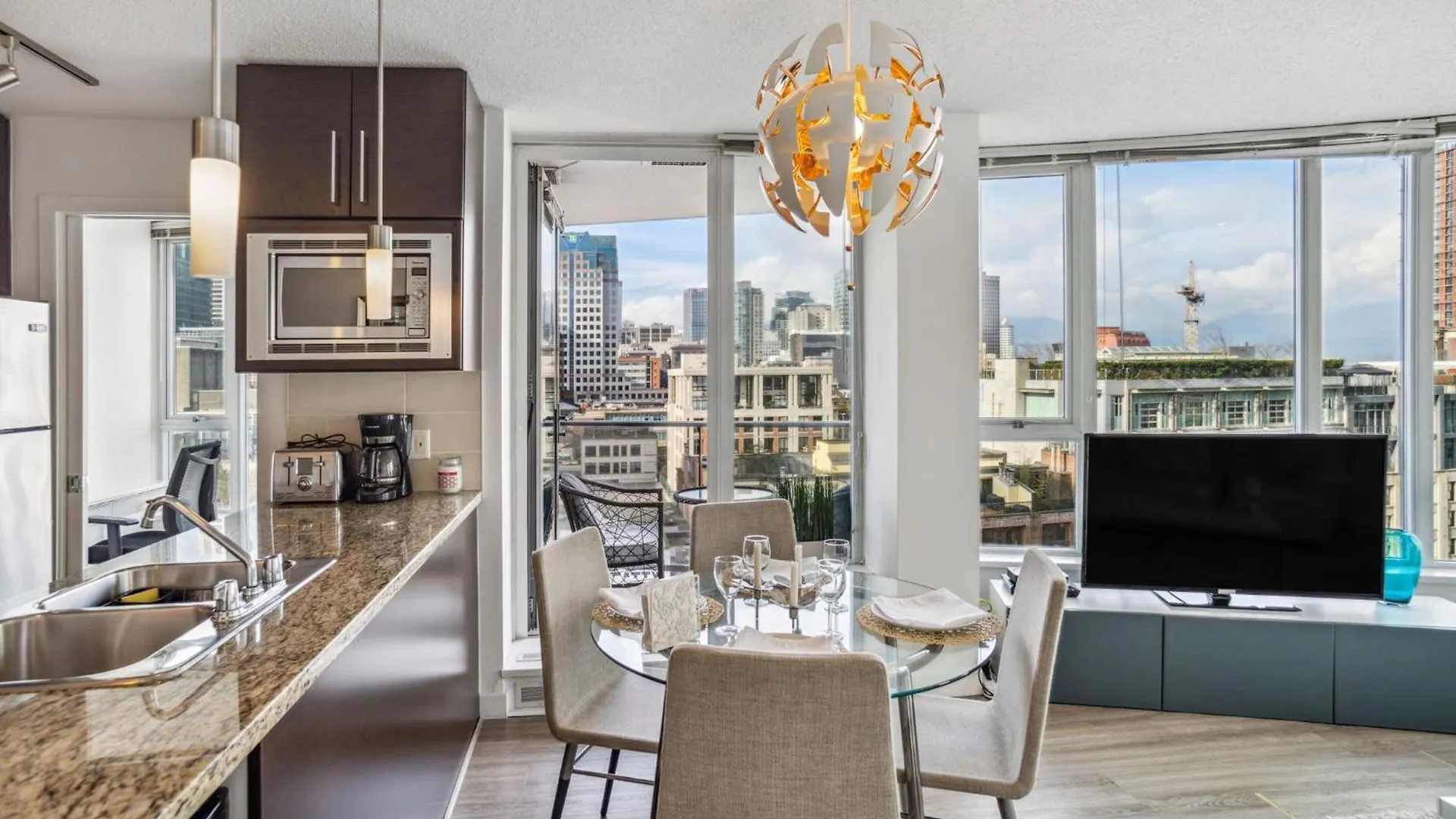 Apartment The Altitude,Luxury At Its Best Vancouver