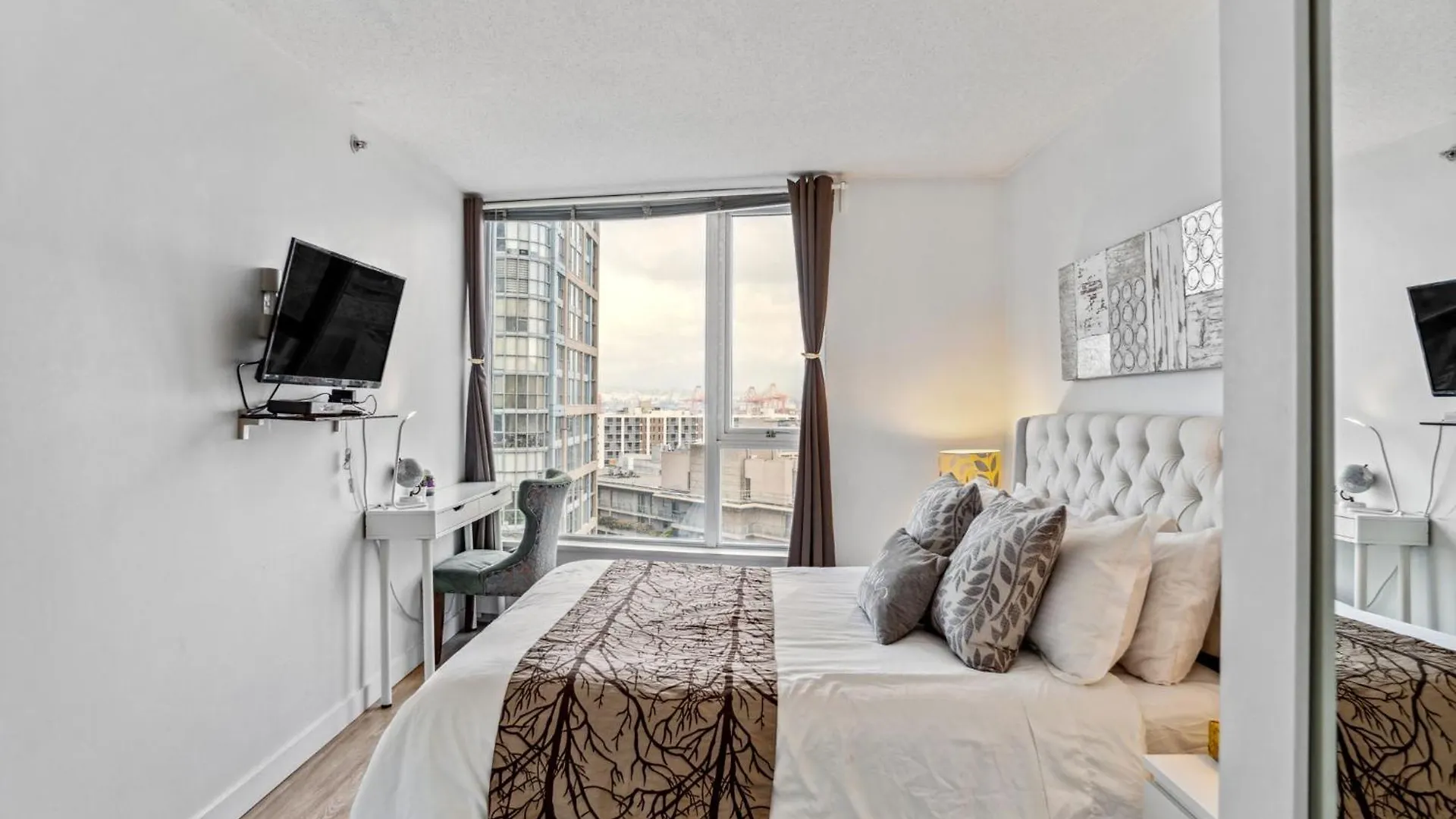 The Altitude,Luxury At Its Best Vancouver Apartment
