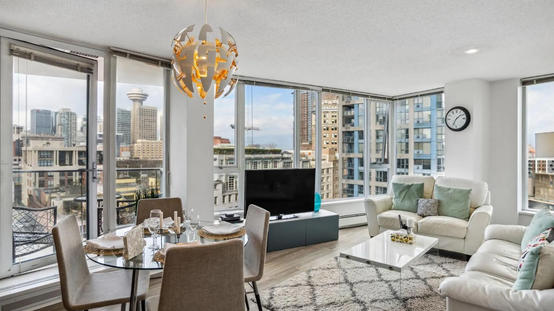 The Altitude,Luxury At Its Best Vancouver 0*,