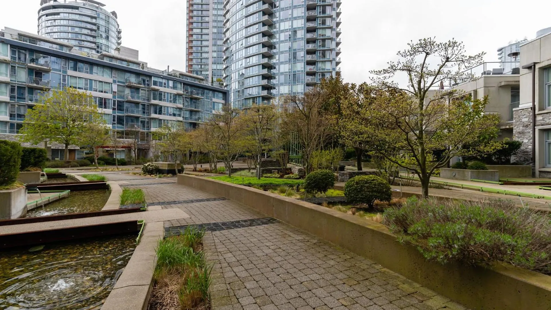 The Altitude,Luxury At Its Best Vancouver 0*,  Canada